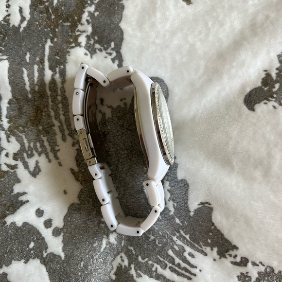 Fossil brand women’s watch - Picture 2 of 3